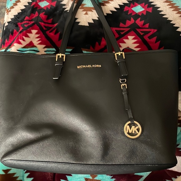 Michael Kors Handbags - Large Black Michael Kors purse 👜